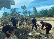 Brimob Polda Sumut Terjun Pulihkan Garoga: Rumah Warga dan Masjid Dibersihkan