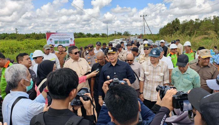 Wujud Nyata Bangun Infrastruktur, Bupati Alex Resmikan Jalan Pelang – Kepuluk