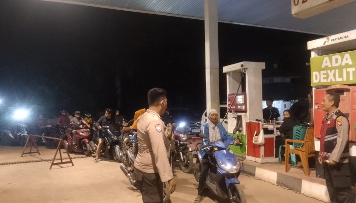 Polsek Benua Kayong Laksanakan Pengamanan Antrian BBM di Dua SPBU Ketapang