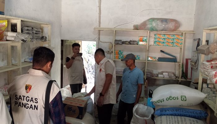 Satgas Pangan Polres Ketapang Bersama Dinas Perdagangan Pantau Harga Bahan Pokok di Pasar Melati