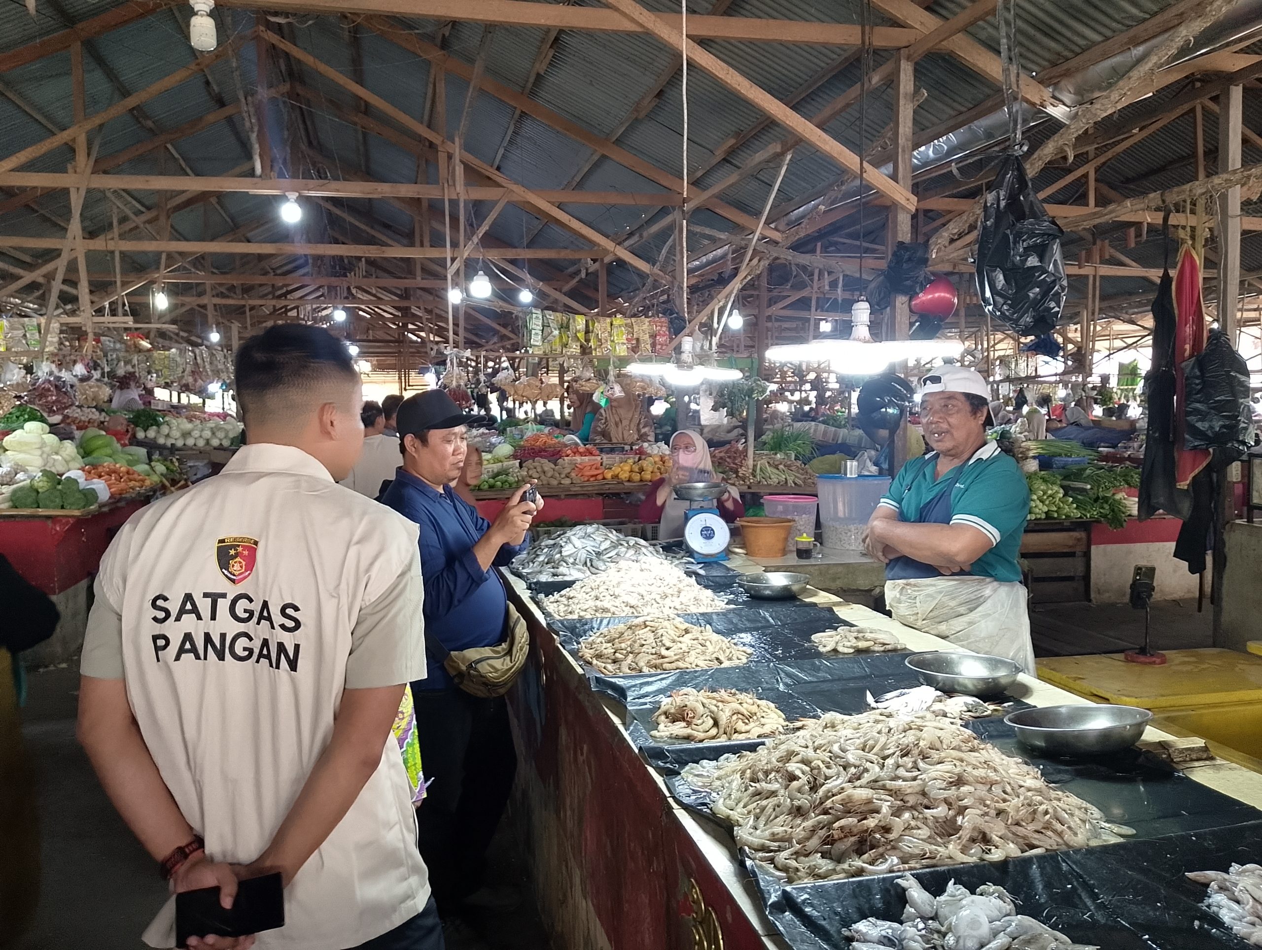 Tim satgas pangan sidak pasar melati ketapang