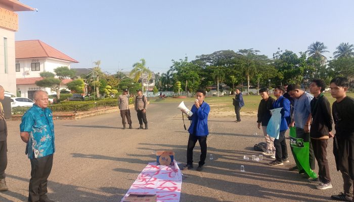 Mahasiswa Ketapang Geruduk Kantor Bupati, Desak Kepala Jobber Dicopot Jika Tak Mampu Atasi Distribusi BBM