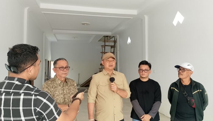 Kompak, Alexander Wilyo dan Mathoji Tinjau Pembangunan Gedung DPC Gerindra Ketapang Bersama